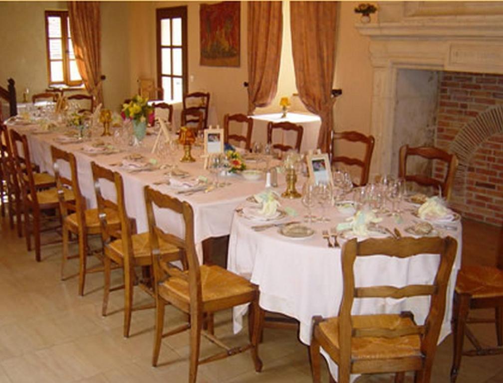 Logis Hotel - Le Relais Saint Vincent Ligny-le-Chatel Exterior photo